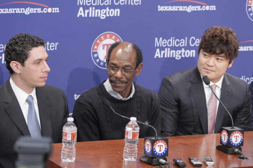 From left, Texas Rangers Jon Daniels, Ron Washington officially introduced Shin-Soo Choo as...
