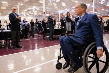 Greg Abbott ha desplegado 10,000 elementos de la Guardia Nacional de Texas para resguardar...