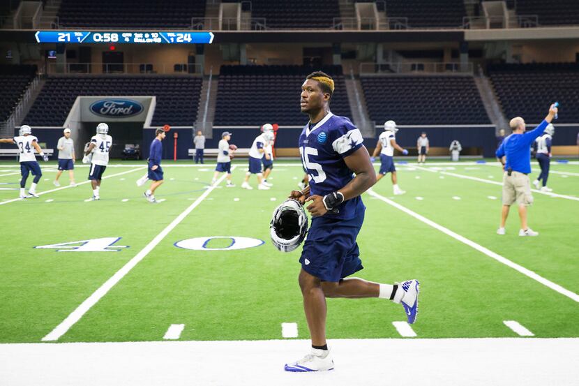 Dallas Cowboys defensive tackle David Irving runs between drills during the team's practice...