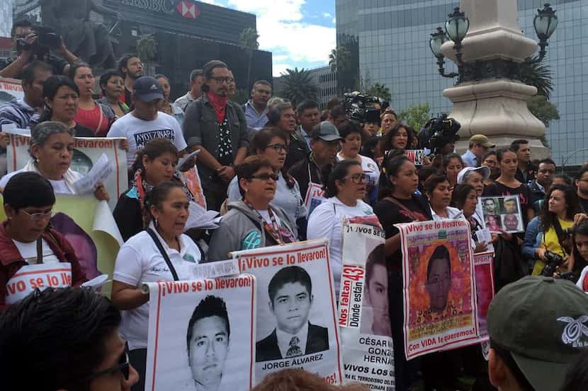 En el cuarto aniversario de la desaparición de los 43 estudiantes normalistas en Guerrero,...