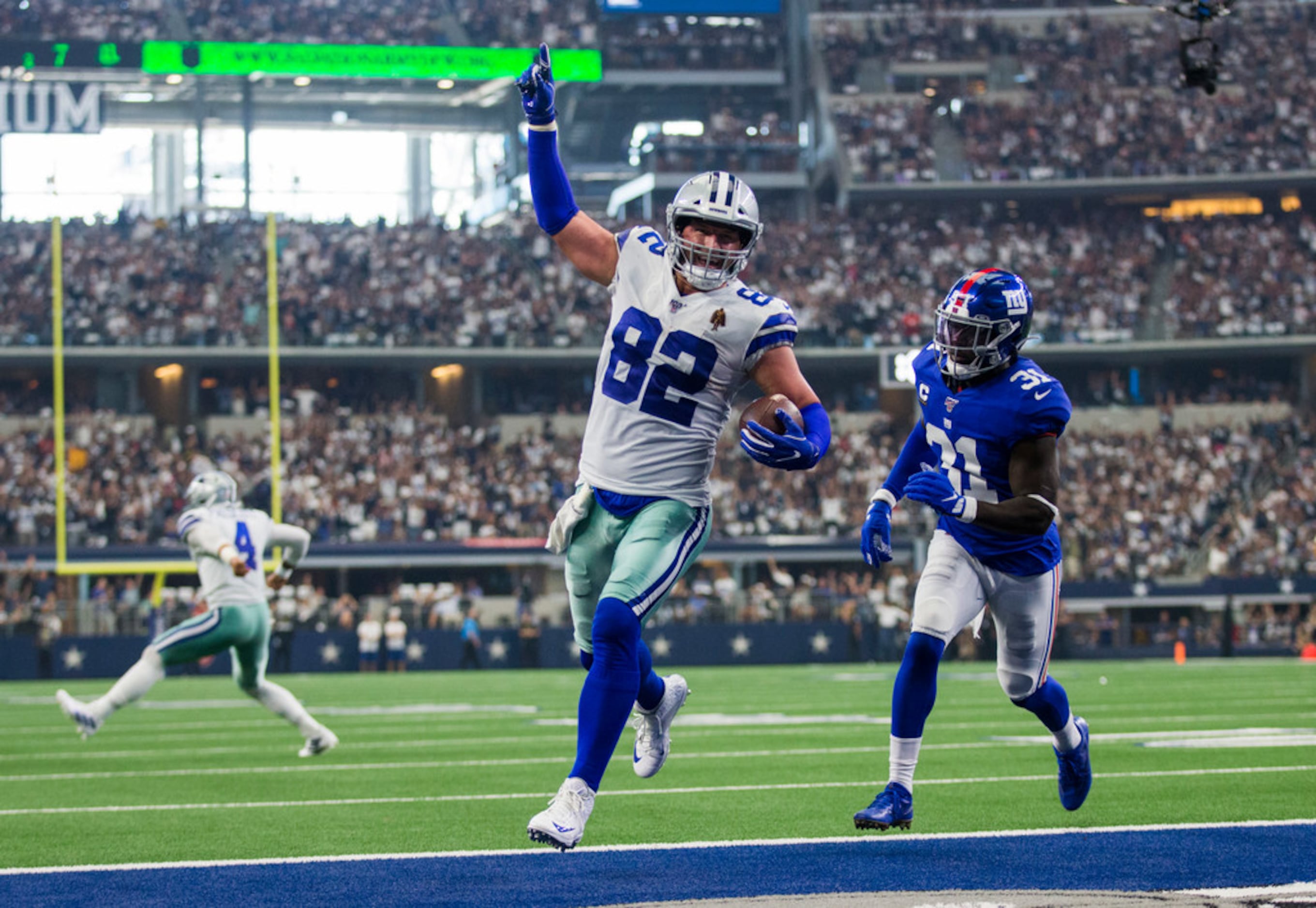 Why Jason Witten, Travis Frederick will have slightly swaggier