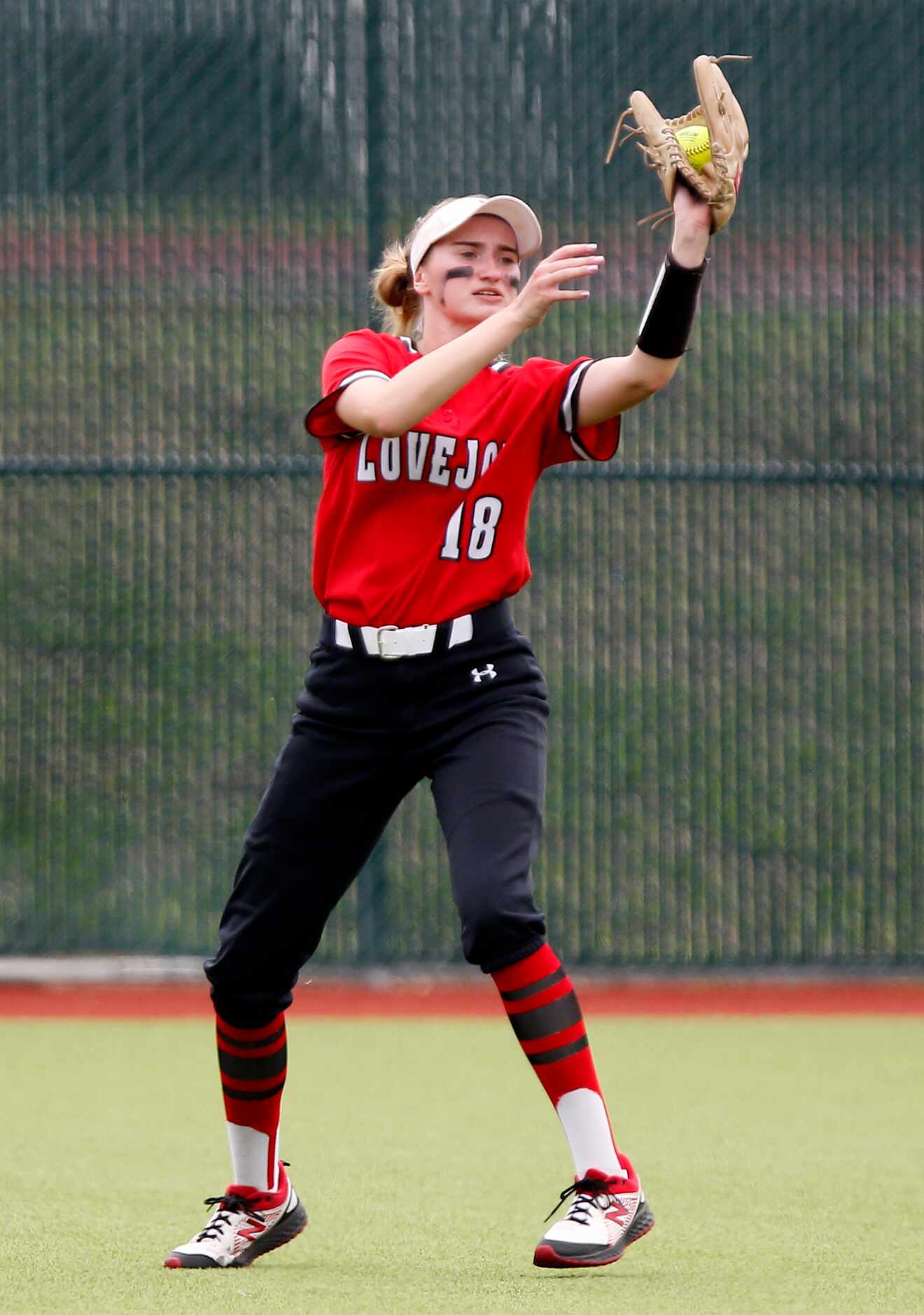 Lovejoy right fielder Bailey Bradshaw (18) makes the catch for an out in the seventh inning...
