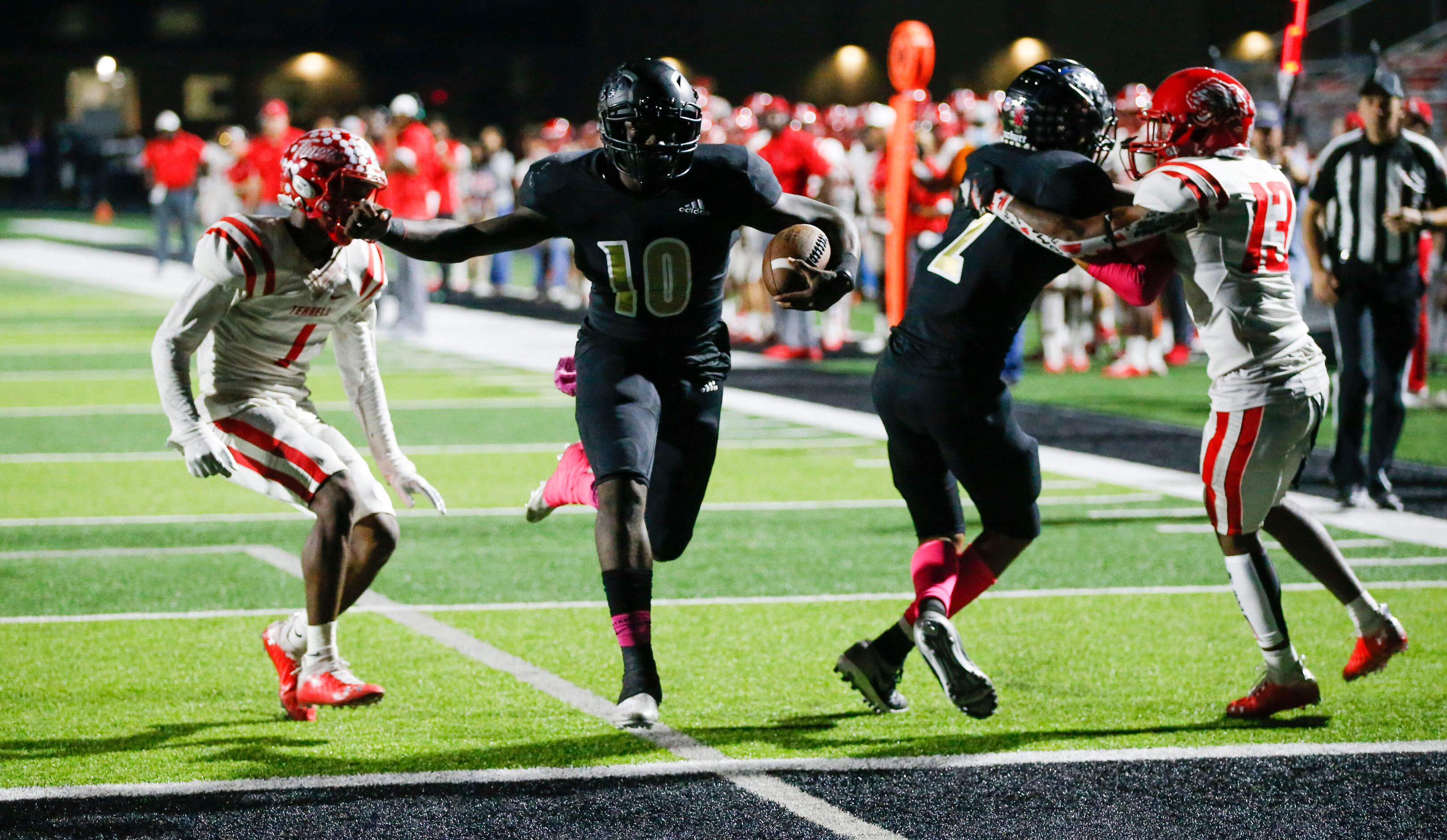 Kaufman senior running back Aundrea Freeman (10) scores a touchdown during the first half of...