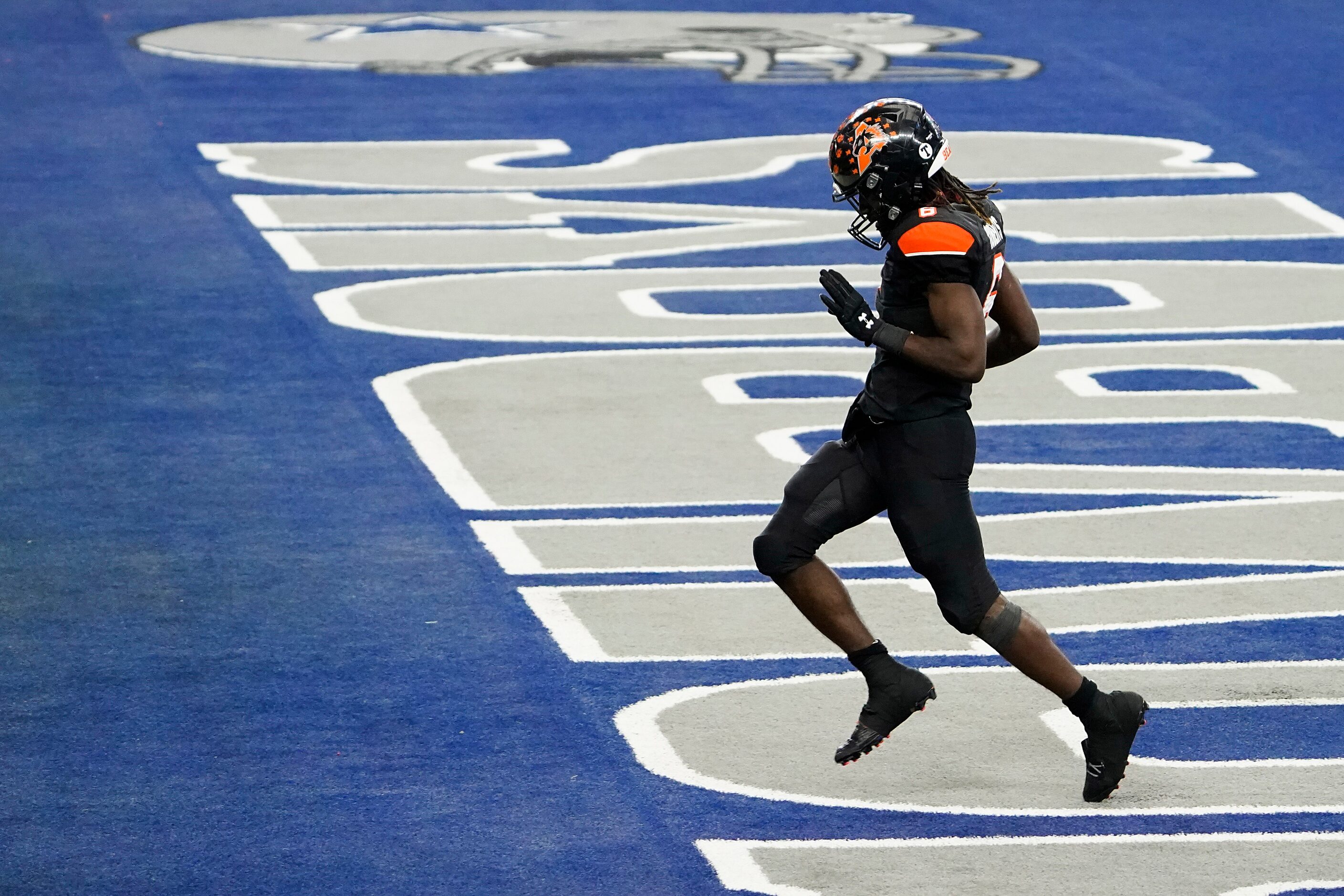 Aledo running back DeMarco Roberts (6) celebrates after scoring on a 20-yard touchdown run...