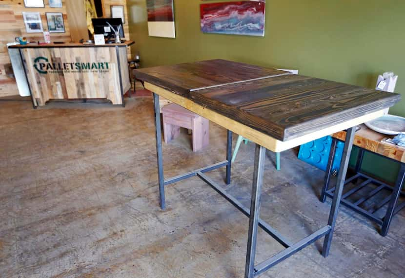 
A table on display at PalletSmart’s showroom.
