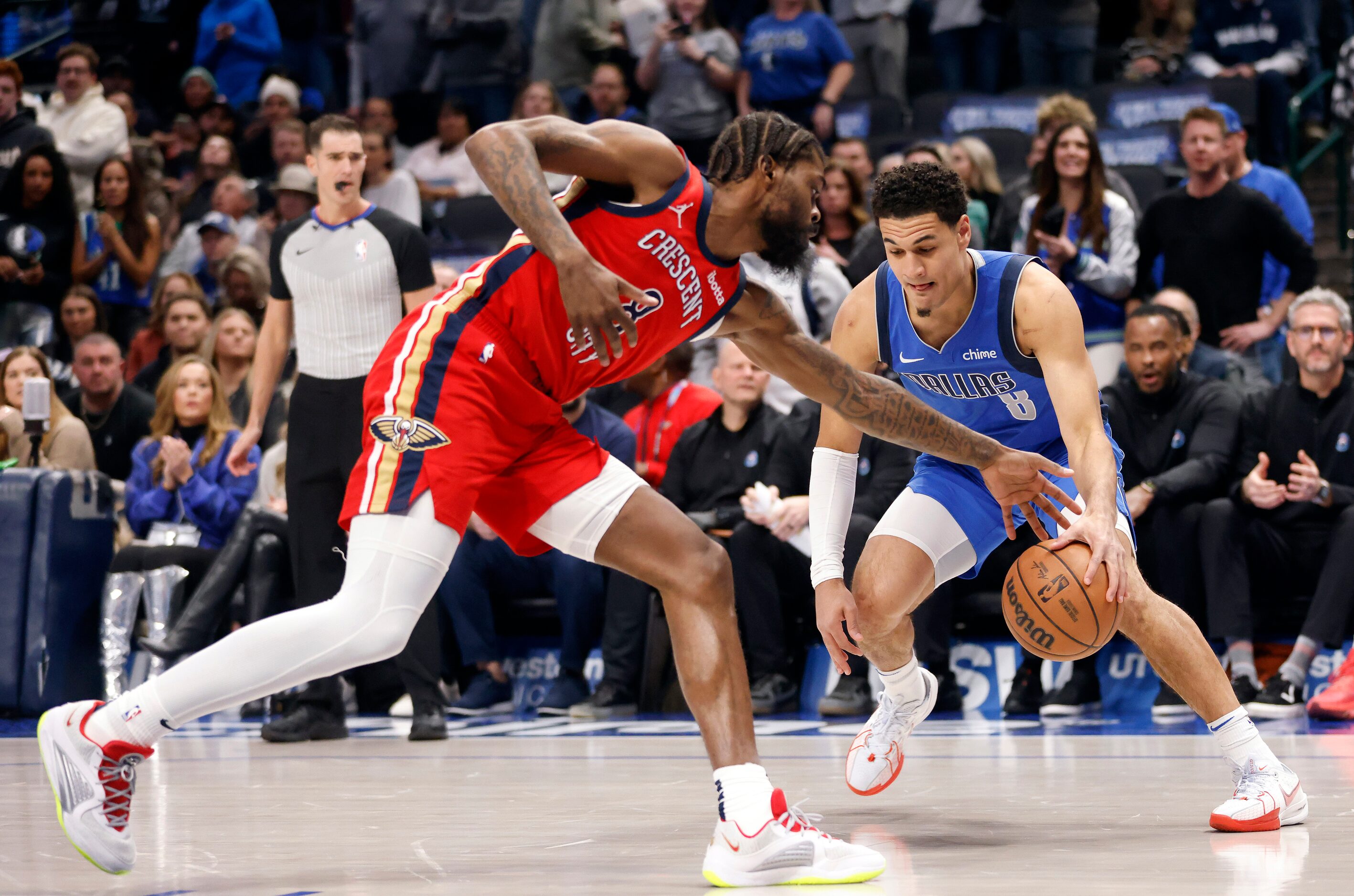 Dallas Mavericks guard Josh Green (8) keeps the ball from New Orleans Pelicans forward Naji...