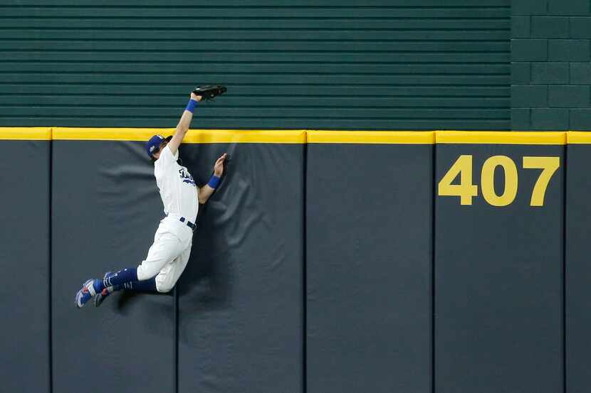 Los Angeles Dodgers center fielder Cody Bellinger (35) catches a ball hit by San Diego...