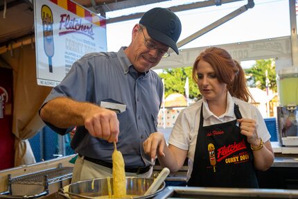 Amber Fletcher, right, teaches Dallas Morning News subscriber Sam Taylor how to fry a...