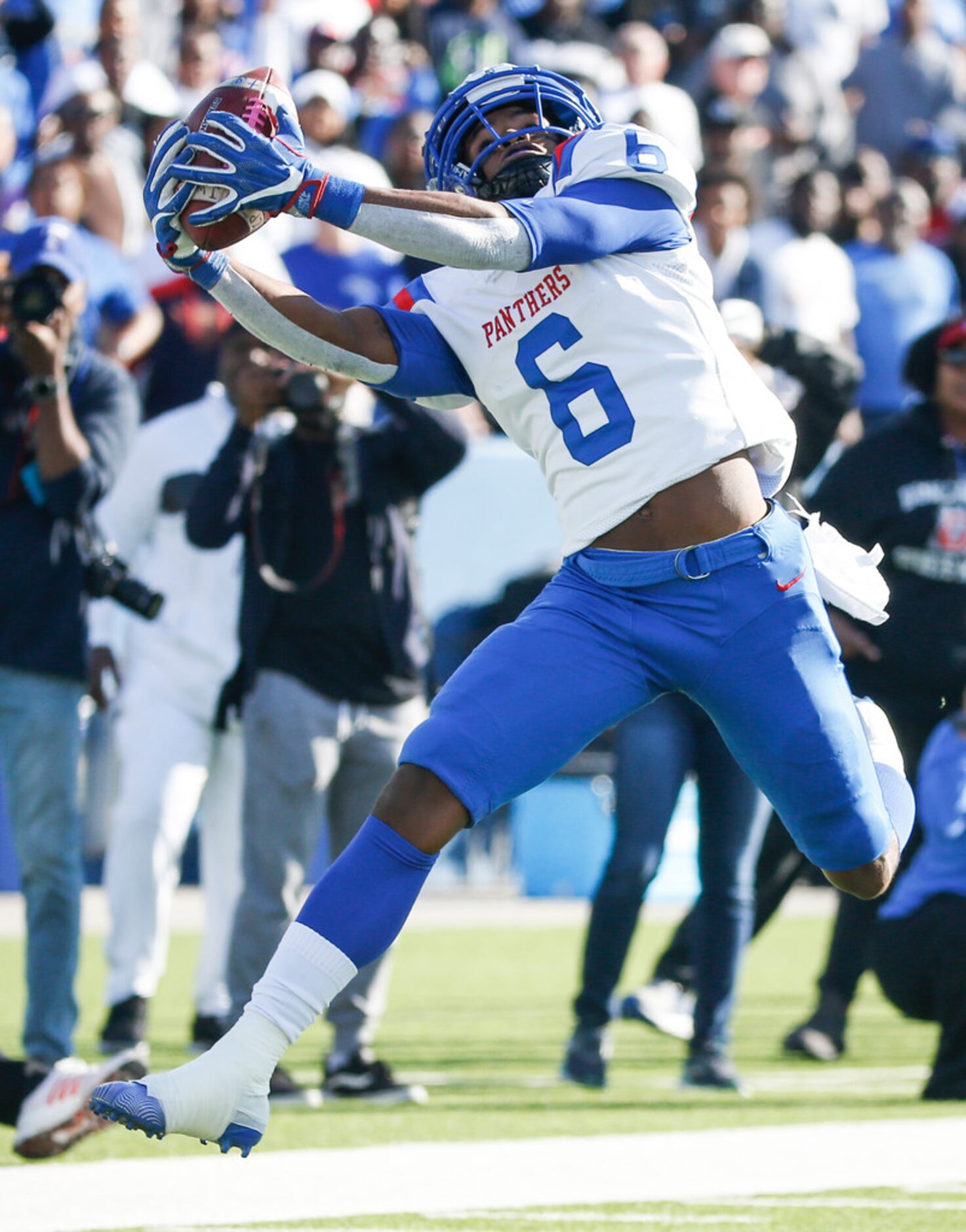 Duncanville wide receiver Marquelan Crowell makes a reception and touchdown run during the...