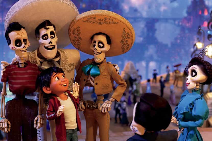 La historia de Coco se basa en la tradición del Día de Muertos en México.(DISNEY PIXAR)
