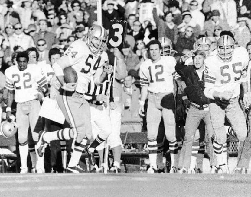 Chuck Howley (54) intercepts a Bob Griese pass in the fourth quarter of Super Bowl VI.