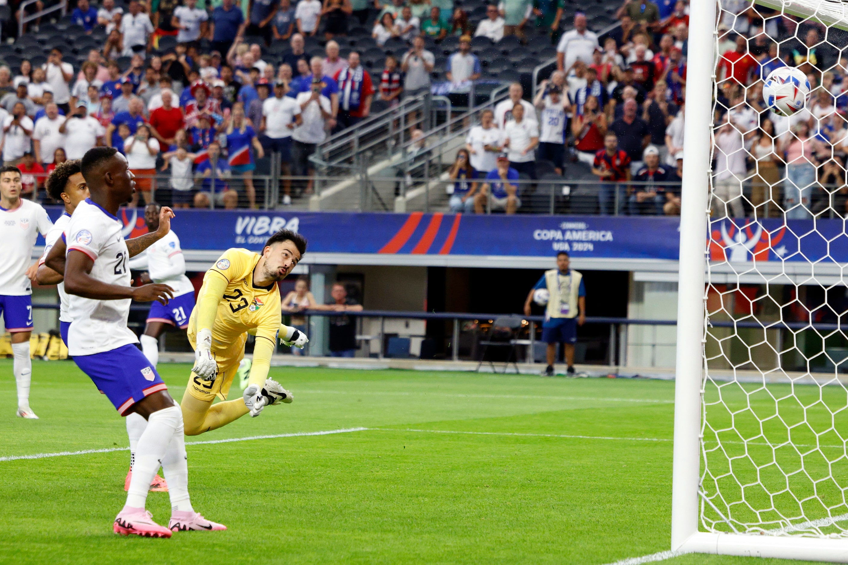 Bolivia goalkeeper Guillermo Viscarra (23) watches as a shot from United States forward...