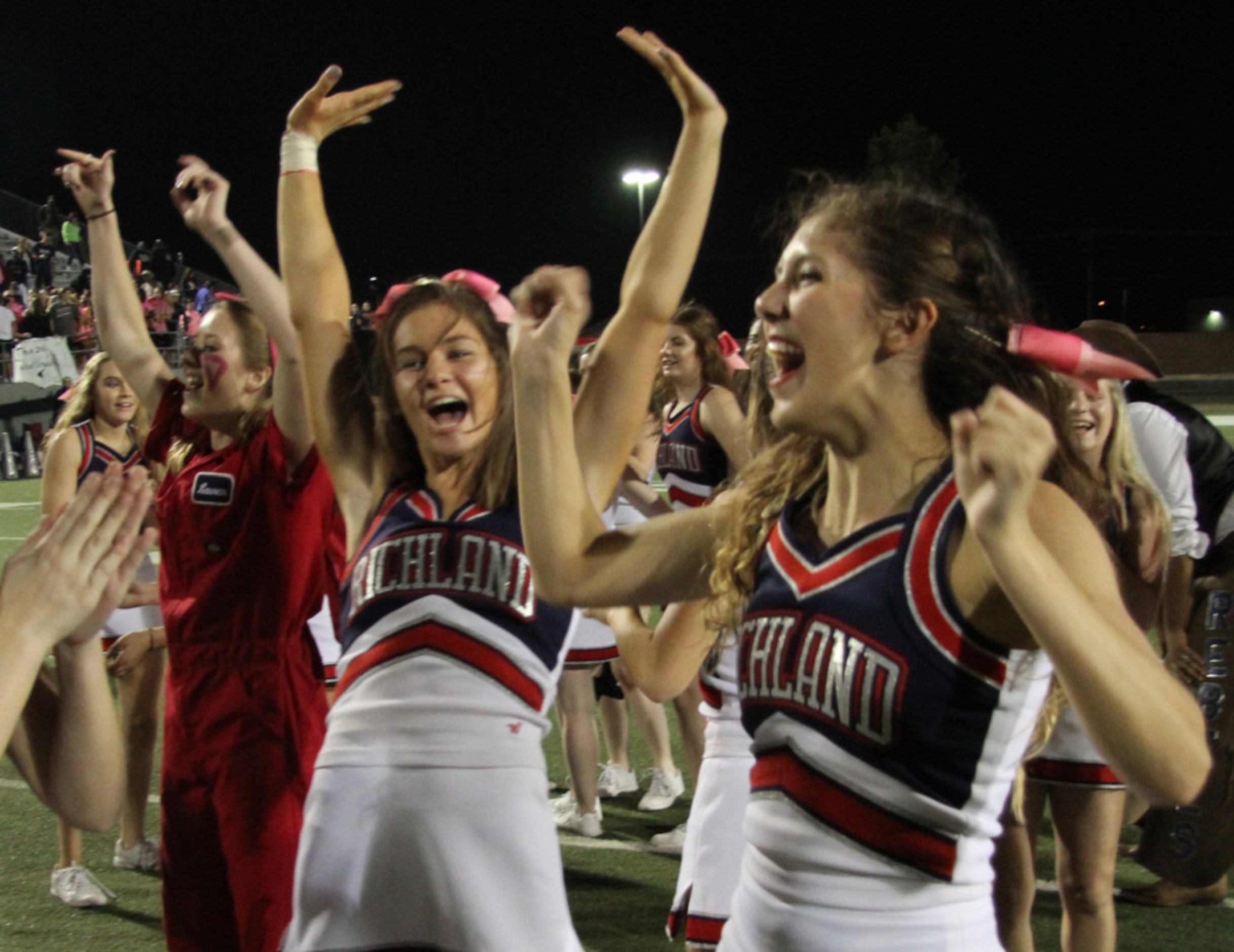 Members of the Richland Rebels cheerleaders celebrate the team's 38-35 victory over...