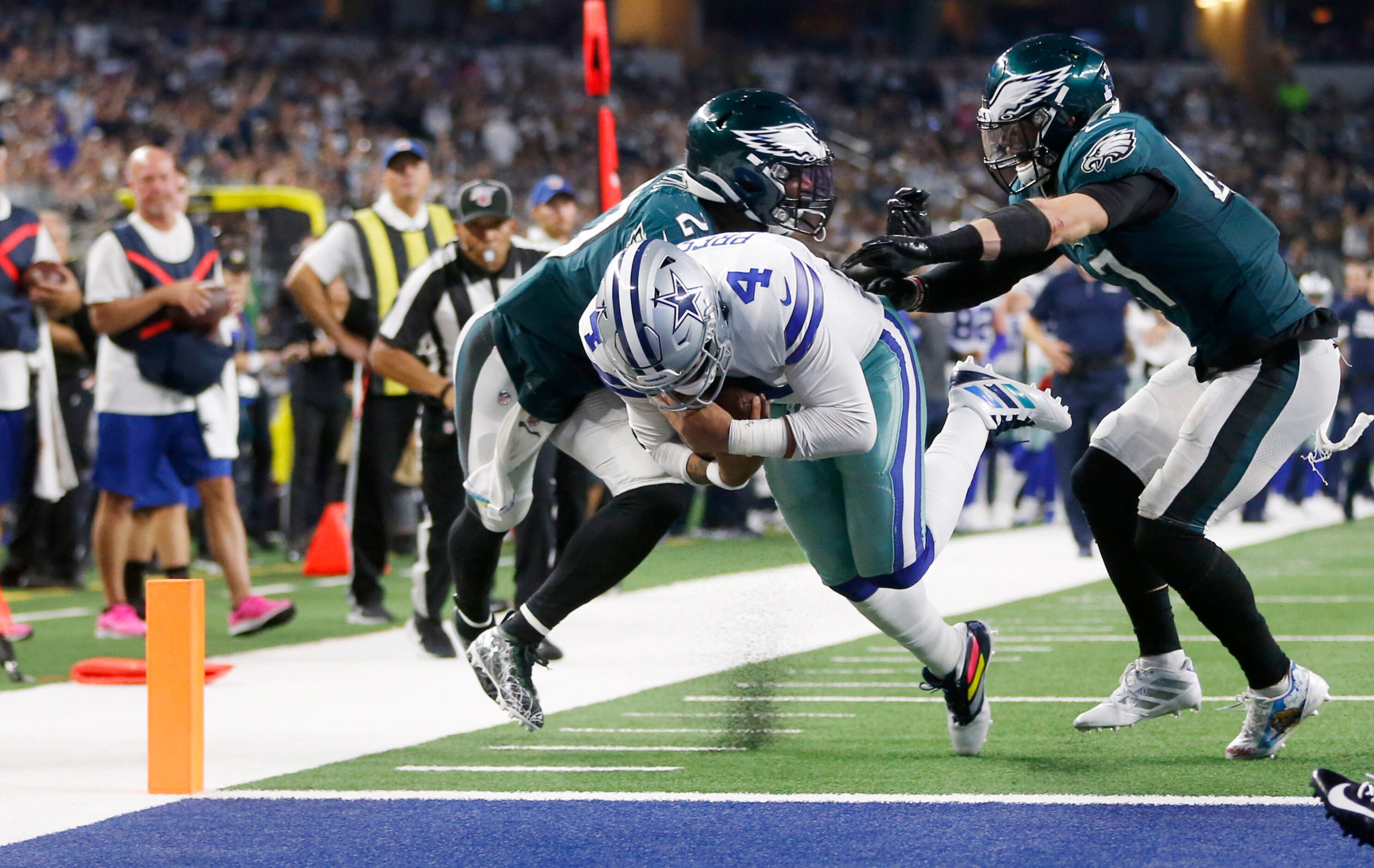 Dallas Cowboys quarterback Dak Prescott (4) dives for the touchdown as Philadelphia Eagles...