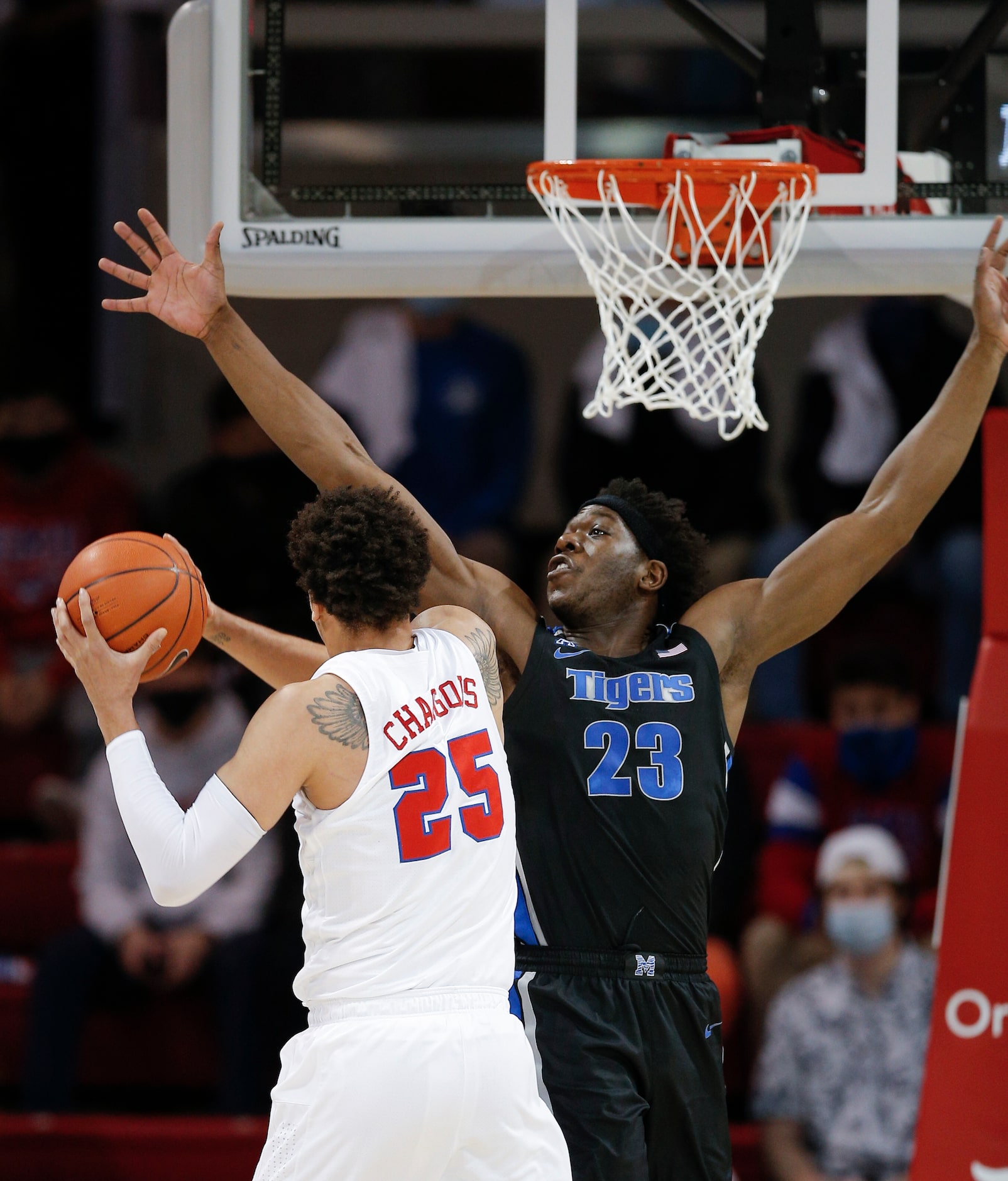 SMU forward Ethan Chargois (25) attempts a shot as Memphis center Malcolm Dandridge (23)...