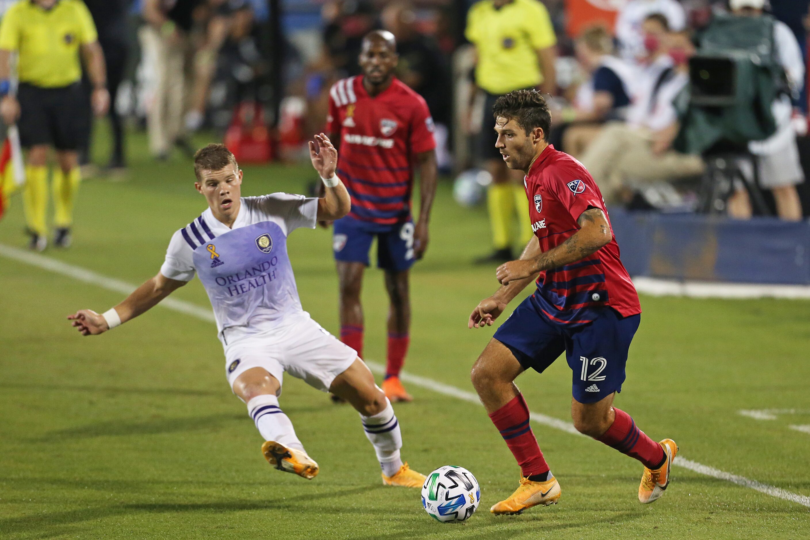 FRISCO, TX - SEPTEMBER 27: Ryan Hollingshead #12 of FC Dallas controls the ball during MLS...