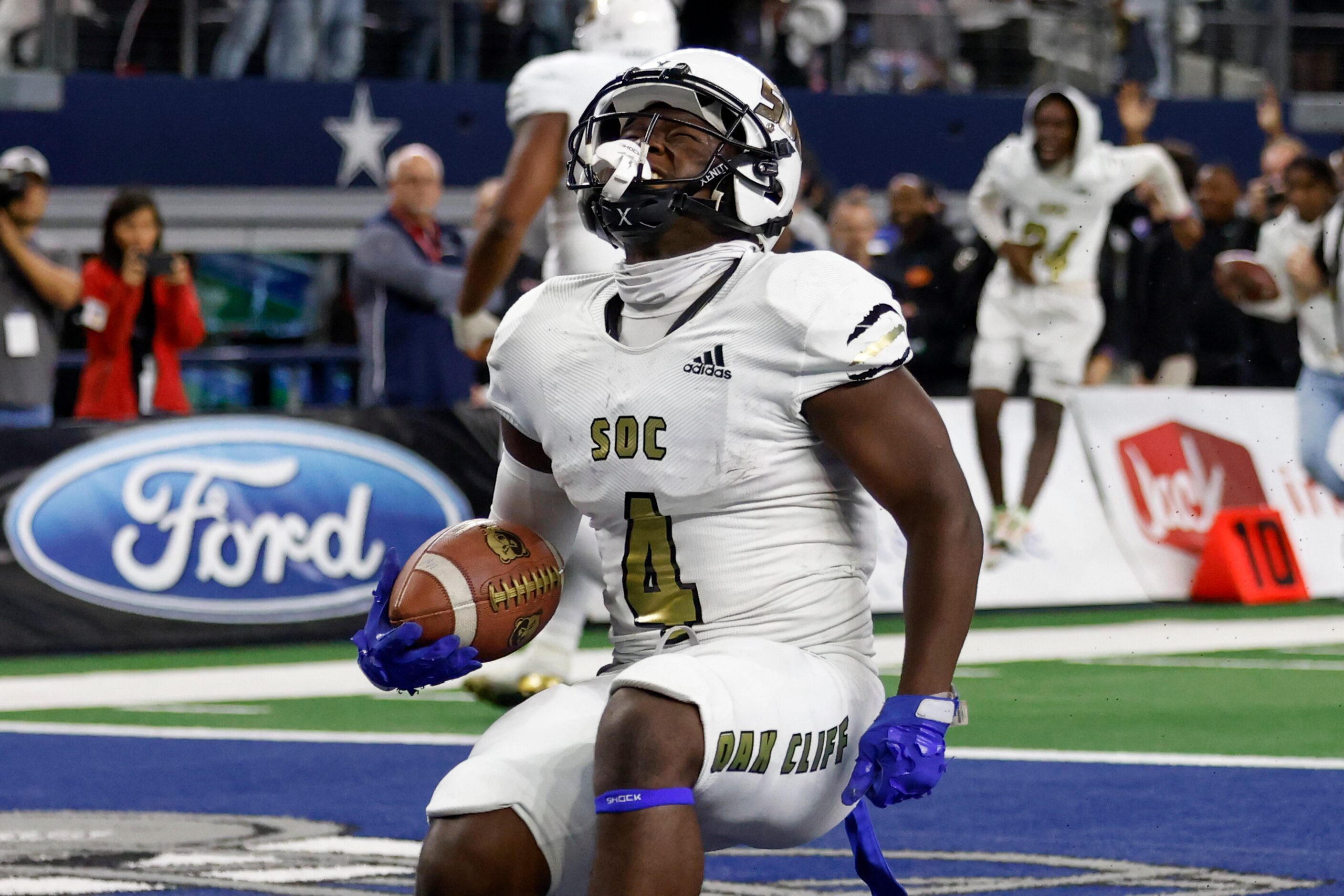 South Oak Cliff running back Qualon Farrar (4) reacts after scoring a touchdown during the...