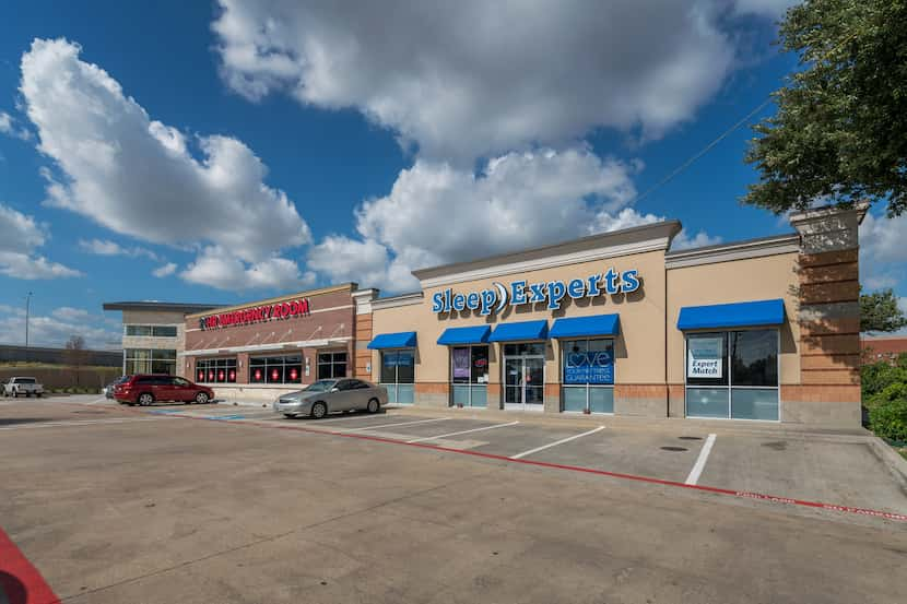 This 12,205-square foot two-tenant retail center on the Dallas North Tollway sold to investors.