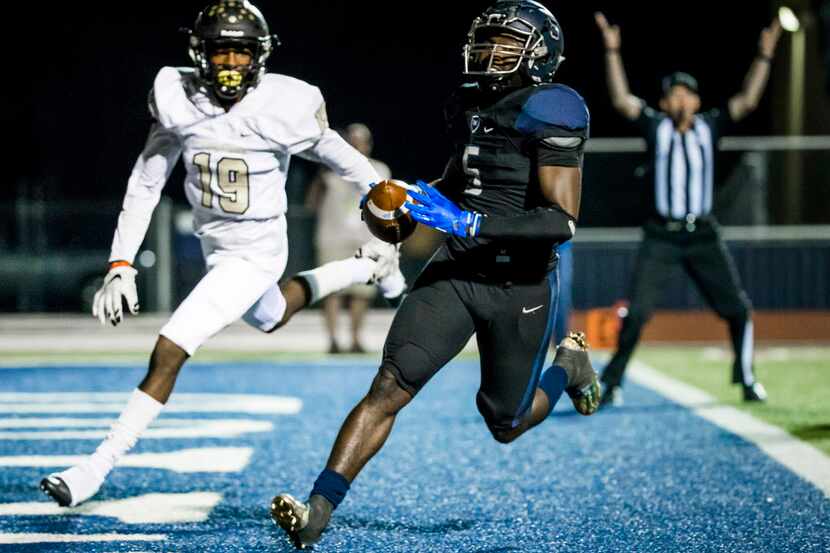 Wylie East quarterback Eno Benjamin (5) gets into the end zone past The Colony defensive...