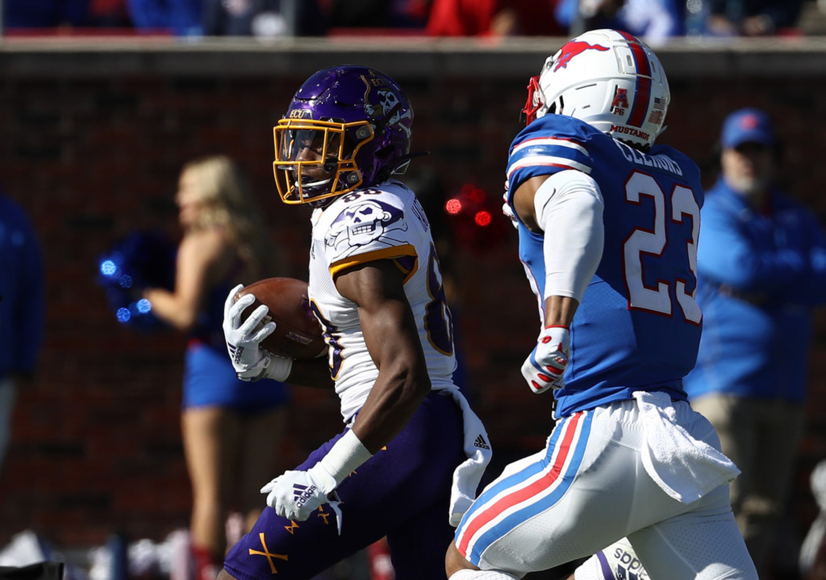 DALLAS, TEXAS - NOVEMBER 09:  Jsi Hatfield #88 of the East Carolina Pirates runs for a...