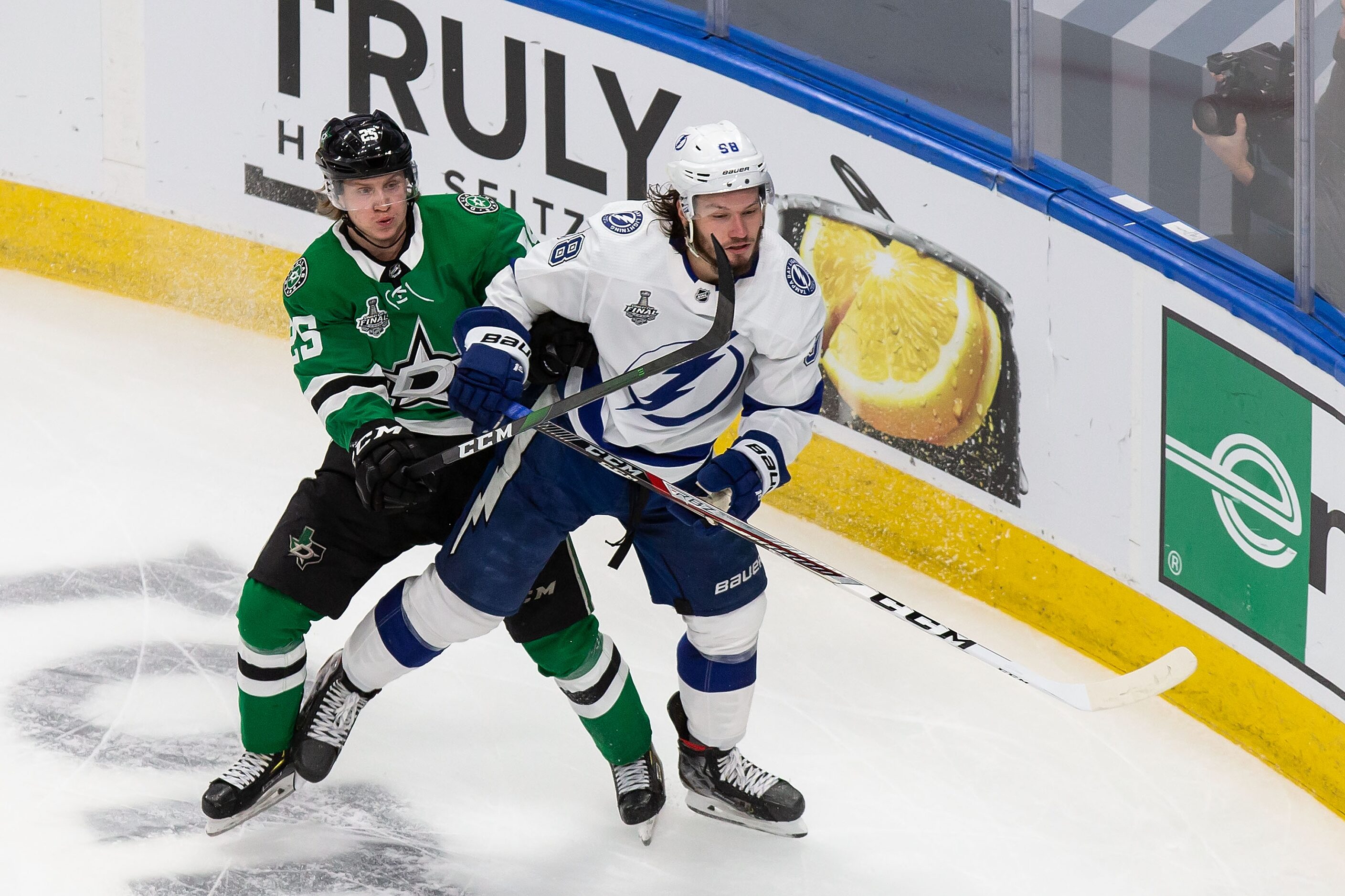 Joel Kiviranta (25) of the Dallas Stars battles against Mikhail Sergachev (98) of the Tampa...