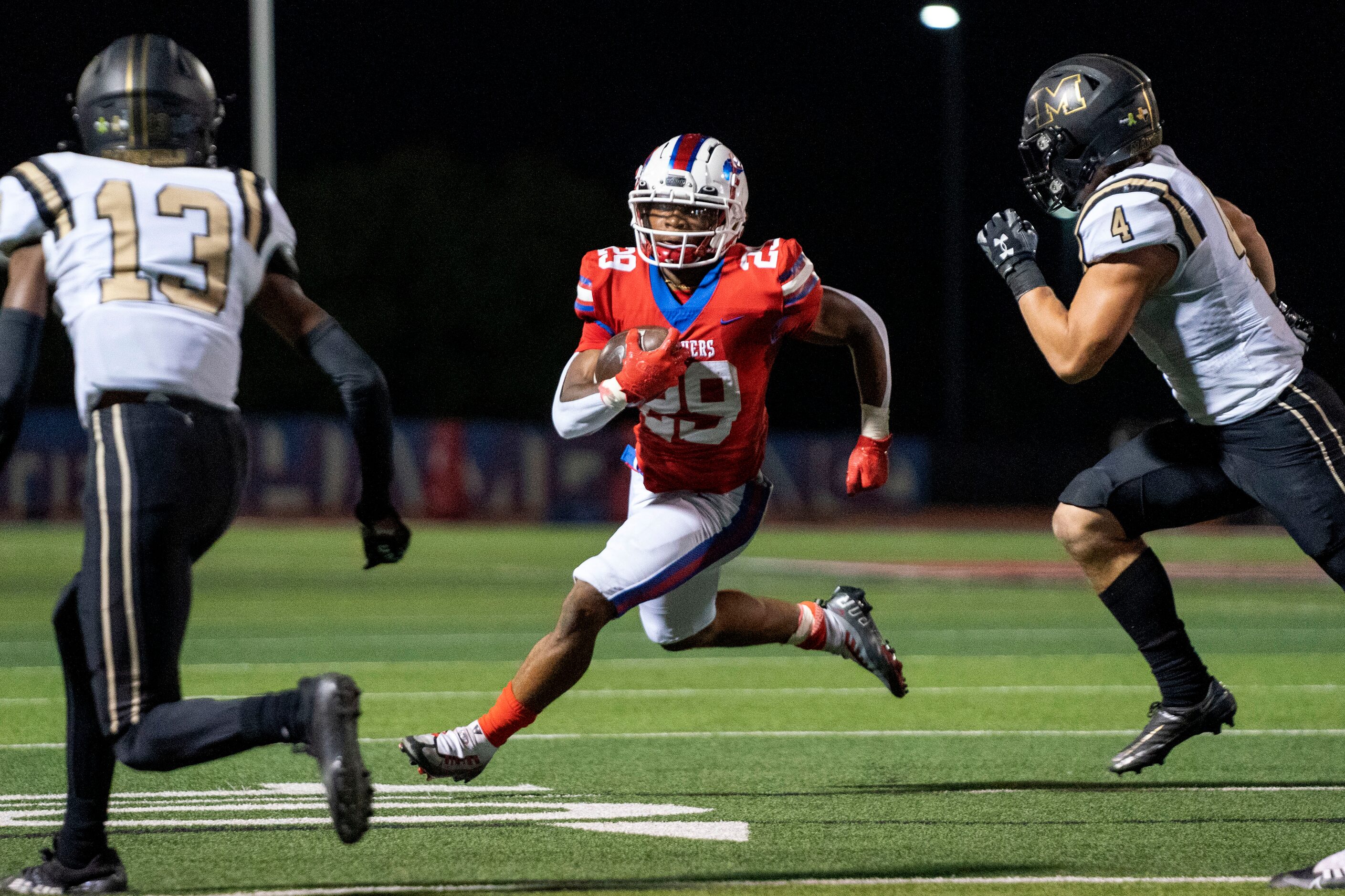 Duncanville junior running back Caden Durham (29) turns upfield against Mansfield junior...