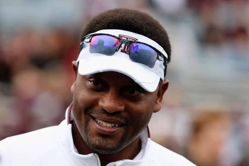 COLLEGE STATION, TX - NOVEMBER 09:  Head coach Kevin Sumlin of the Texas A&M Aggies waits on...