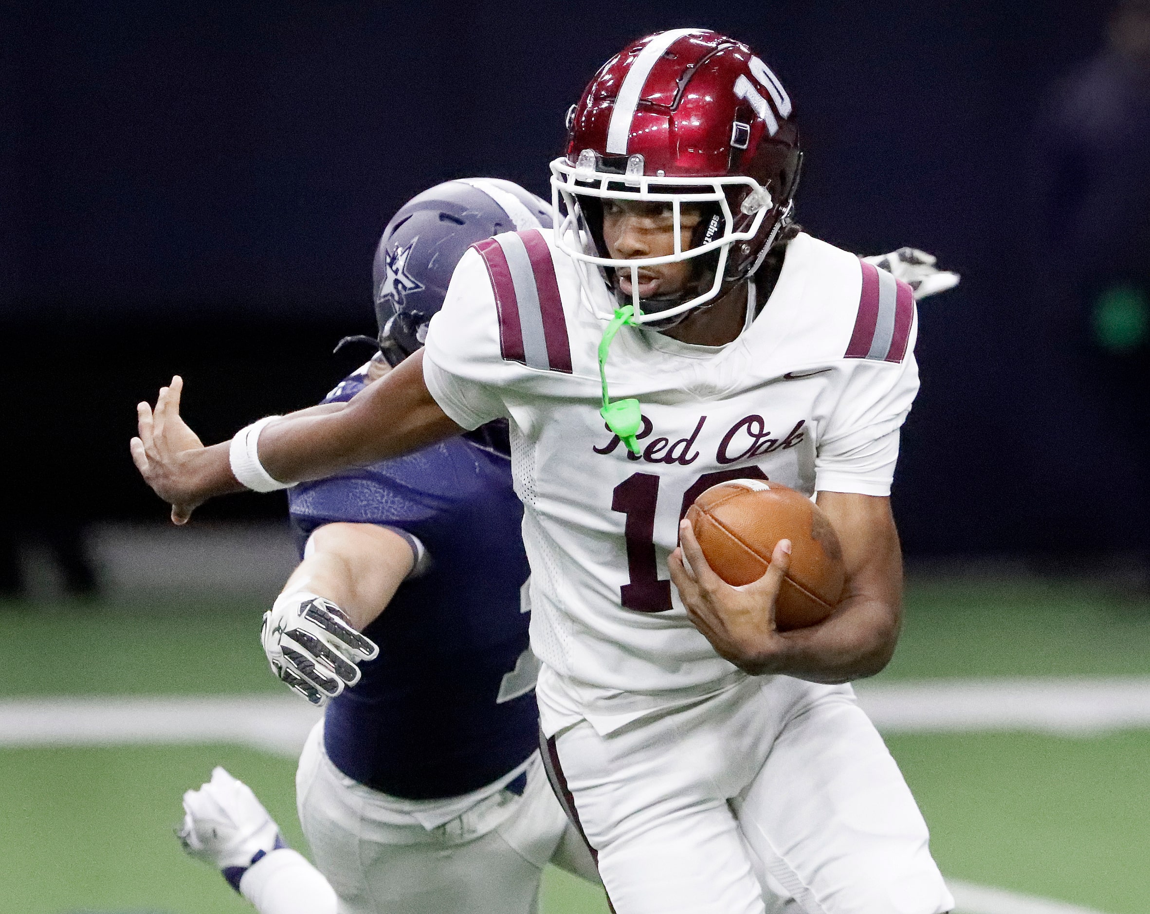 Red Oak High School quarterback Billy Middleton (10) is pressured by Lone Star High School...