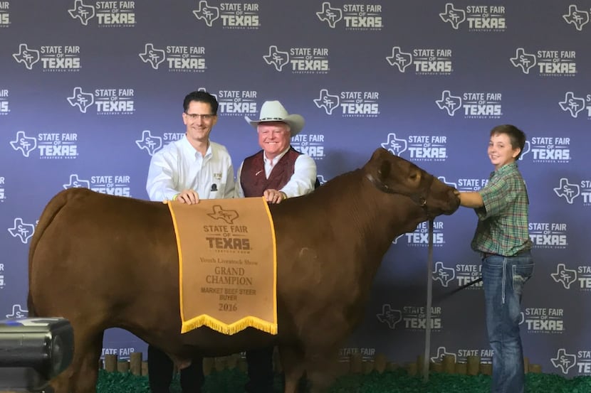 III Forks executive chef Chris Vogeli, Texas Agriculture Commissioner Sid Miller and Jagger...