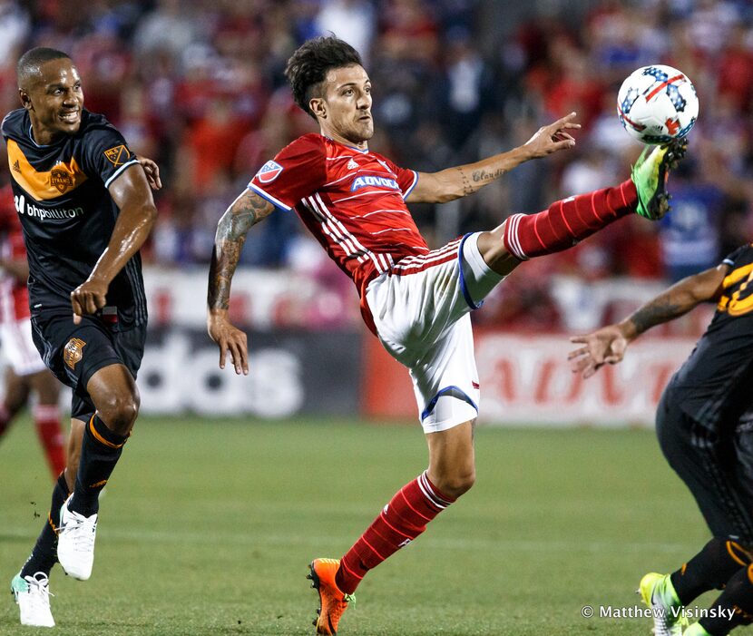 Maxi Urruti reaches for the ball against the Houston Dynamo.