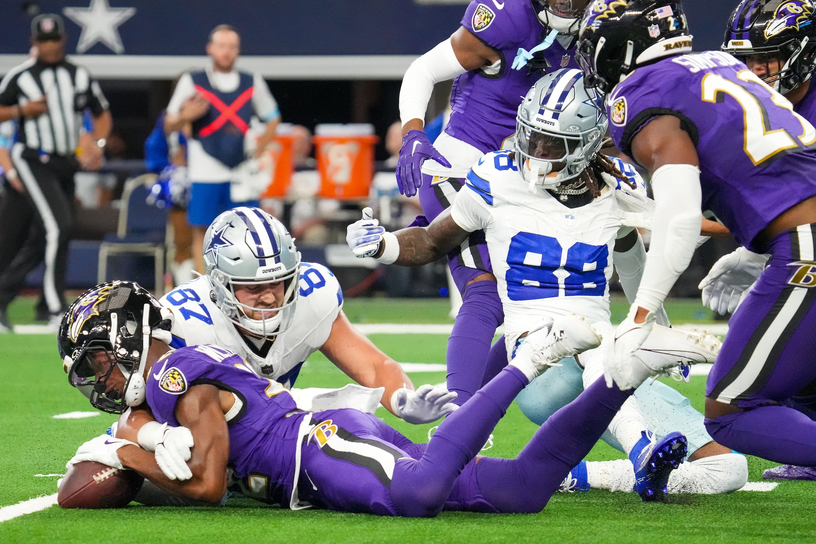 Baltimore Ravens safety Marcus Williams (32) recovers a fumble by Dallas Cowboys wide...