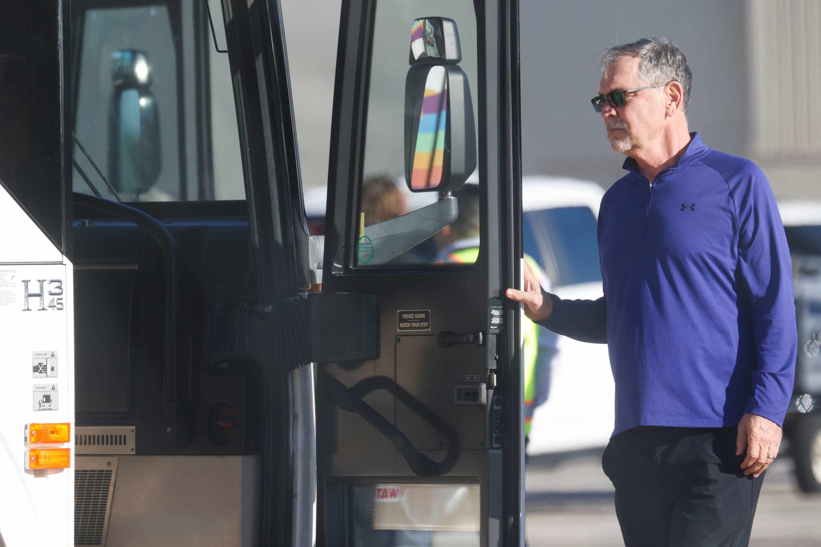 Texas Rangers manager Bruce Bochy boards the bus upon the team’s arrival at Dallas Love...