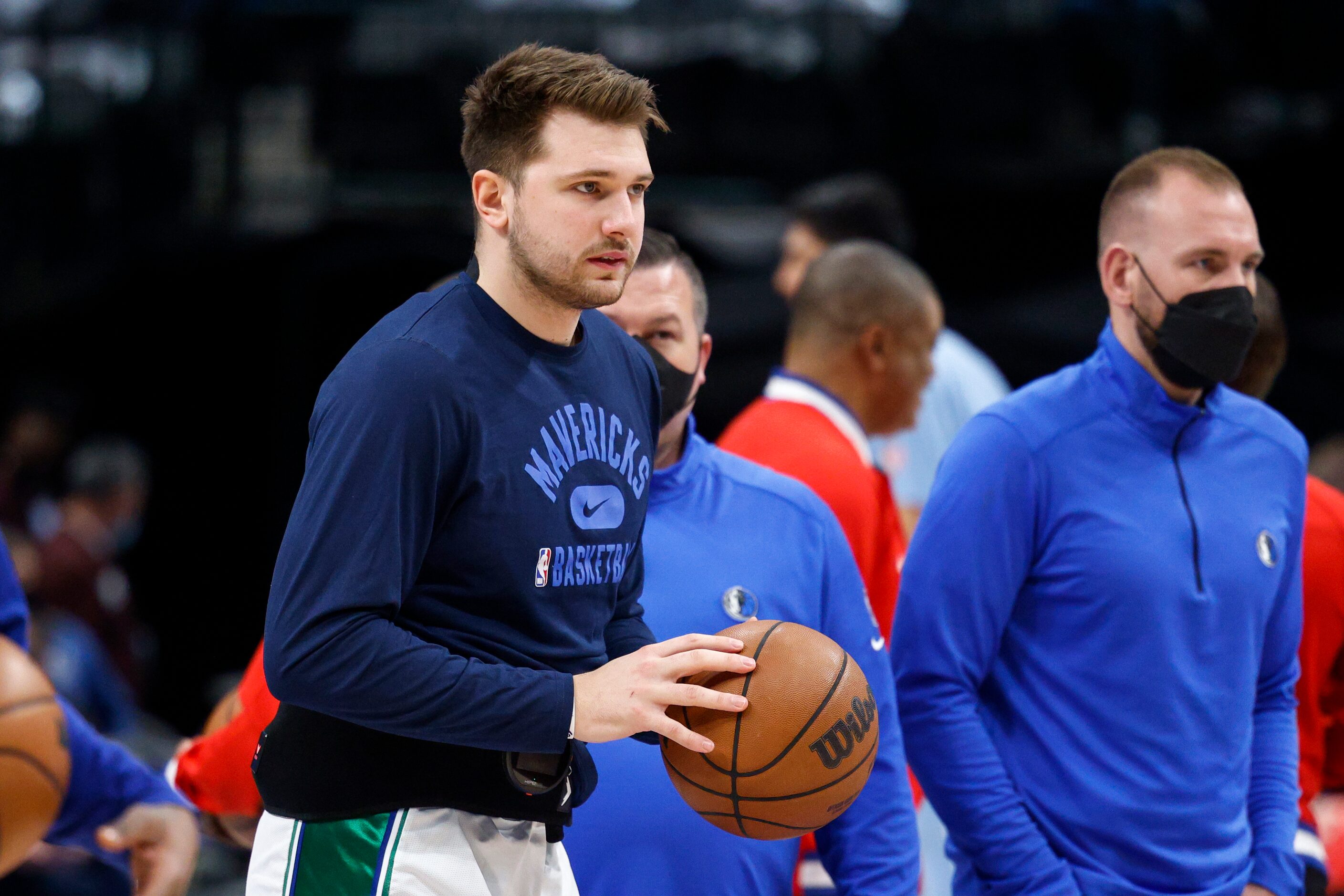 Dallas Mavericks guard Luka Doncic (77) wears a heat pack during pregame warmups at the...