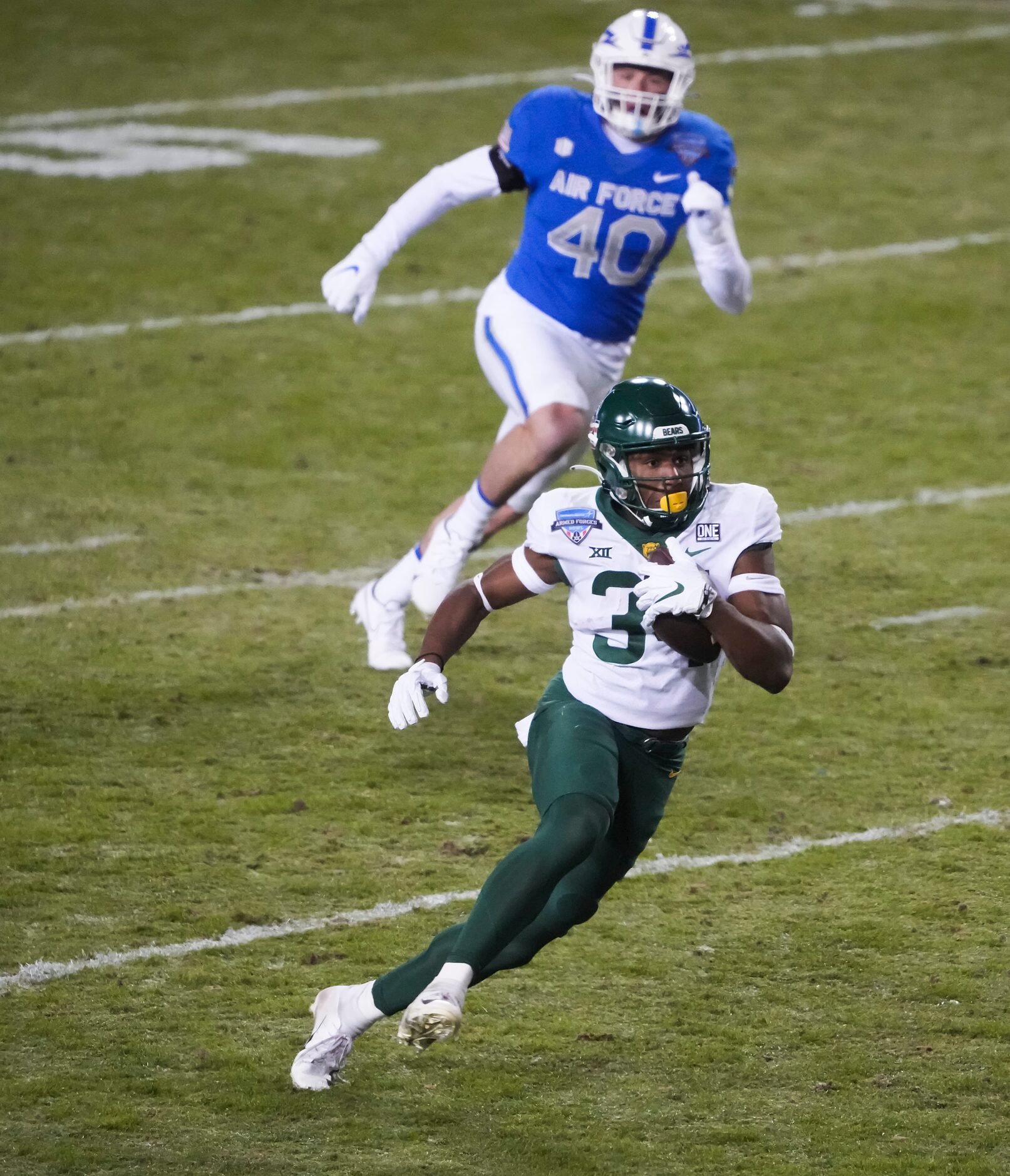 Baylor wide receiver Josh Cameron (34) gets past Air Force linebacker Alec Mock (40) during...