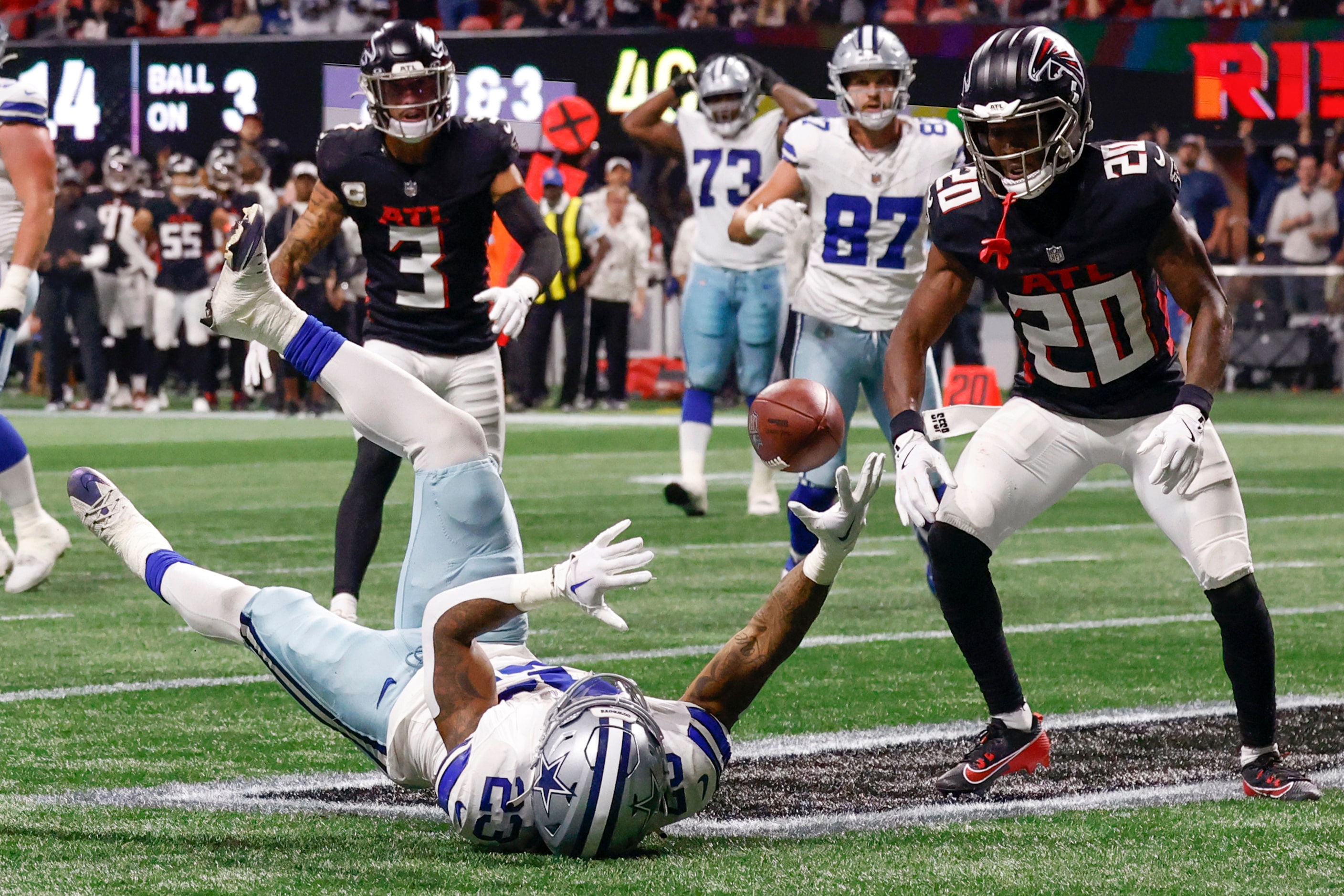 Dallas Cowboys running back Rico Dowdle (23) hauls in pass from quarterback Dak Prescott...