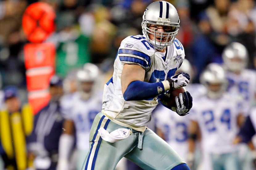 Dallas Cowboys tight end Jason Witten runs for a key first down late in the second half of...