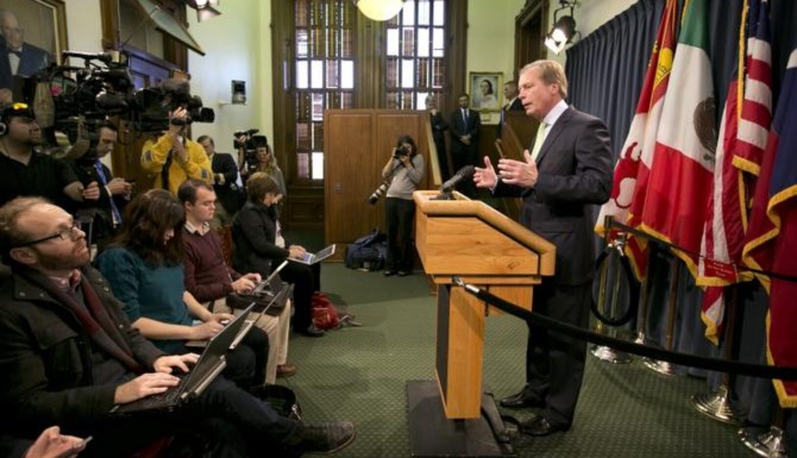 El vice gobernador saliente David Dewhurst dijo que los elementos de la Gurdia Nacional...