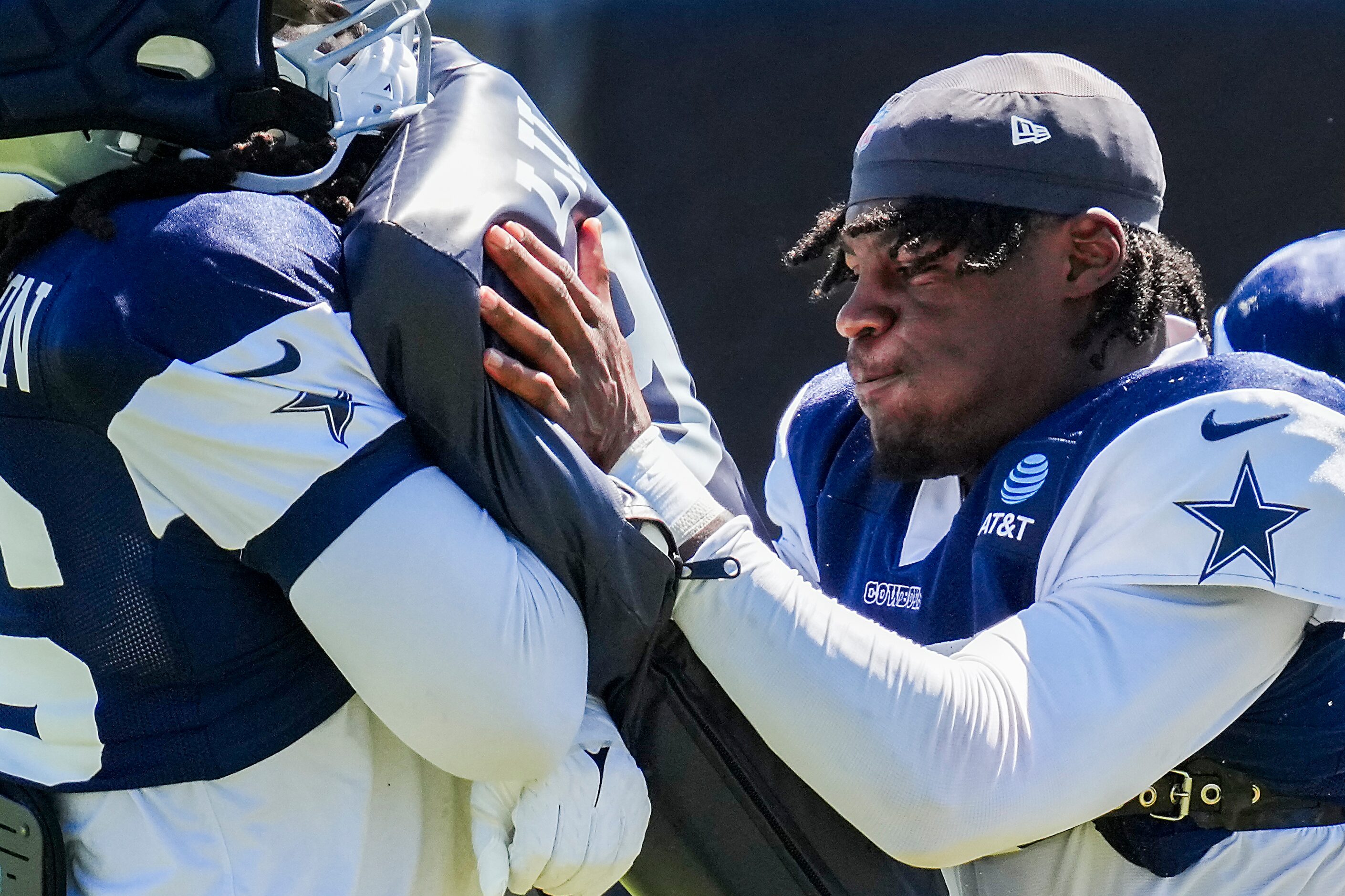 Dallas Cowboys linebacker Damone Clark (33) works against linebacker Malik Jefferson (46)...