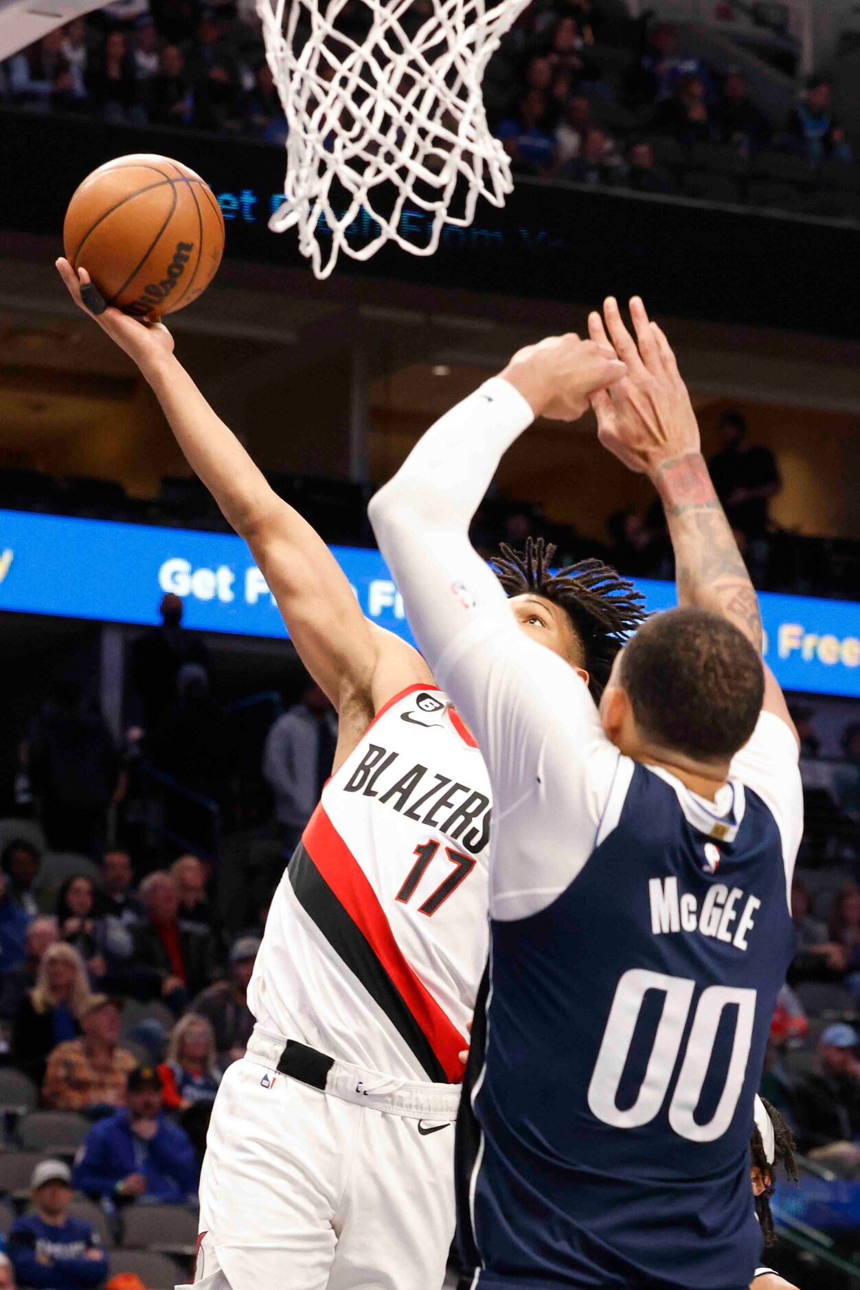 Portland Trail Blazers guard Shaedon Sharpe (17) drives to the basket as Dallas Mavericks...