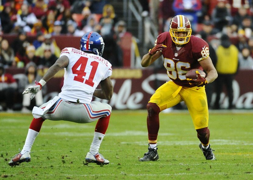 Washington Redskins tight end Jordan Reed (86) carries the ball as New York Giants...