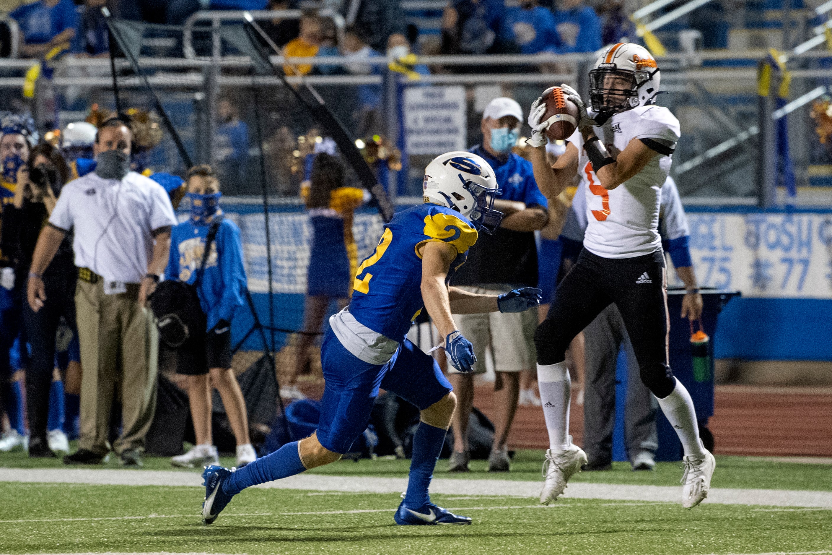 Ferris senior wide receiver Brendon Winsor (9) makes the catch as Sunnyvale senior defensive...