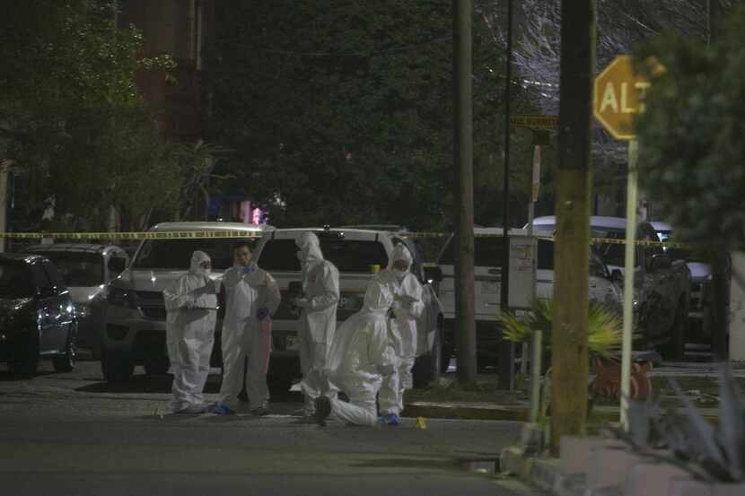 Personal del médico forense de Nuevo León reconoce la zona donde nueve personas murieron...