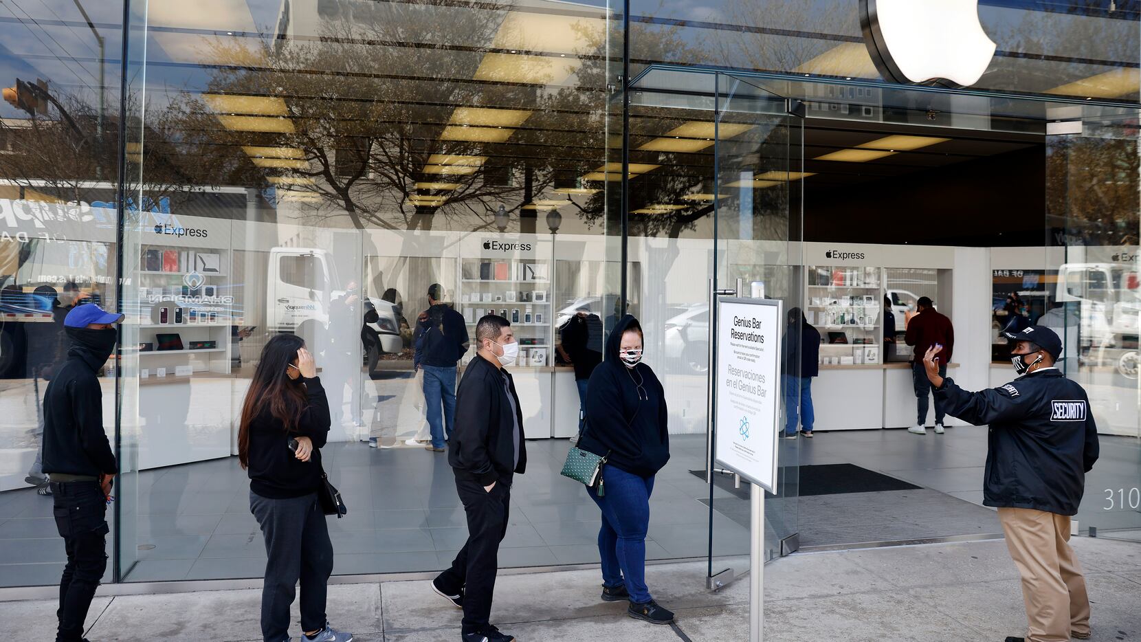 February 12, 2018 - Dallas, TX, USA - An Apple store is seen here