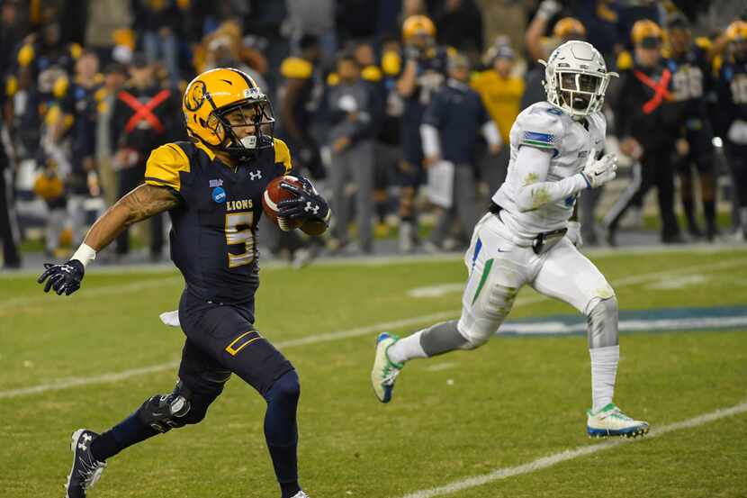 Texas A&M-Commerce wide receiver Shawn Hooks (5) runs past West Florida tight end Austin...