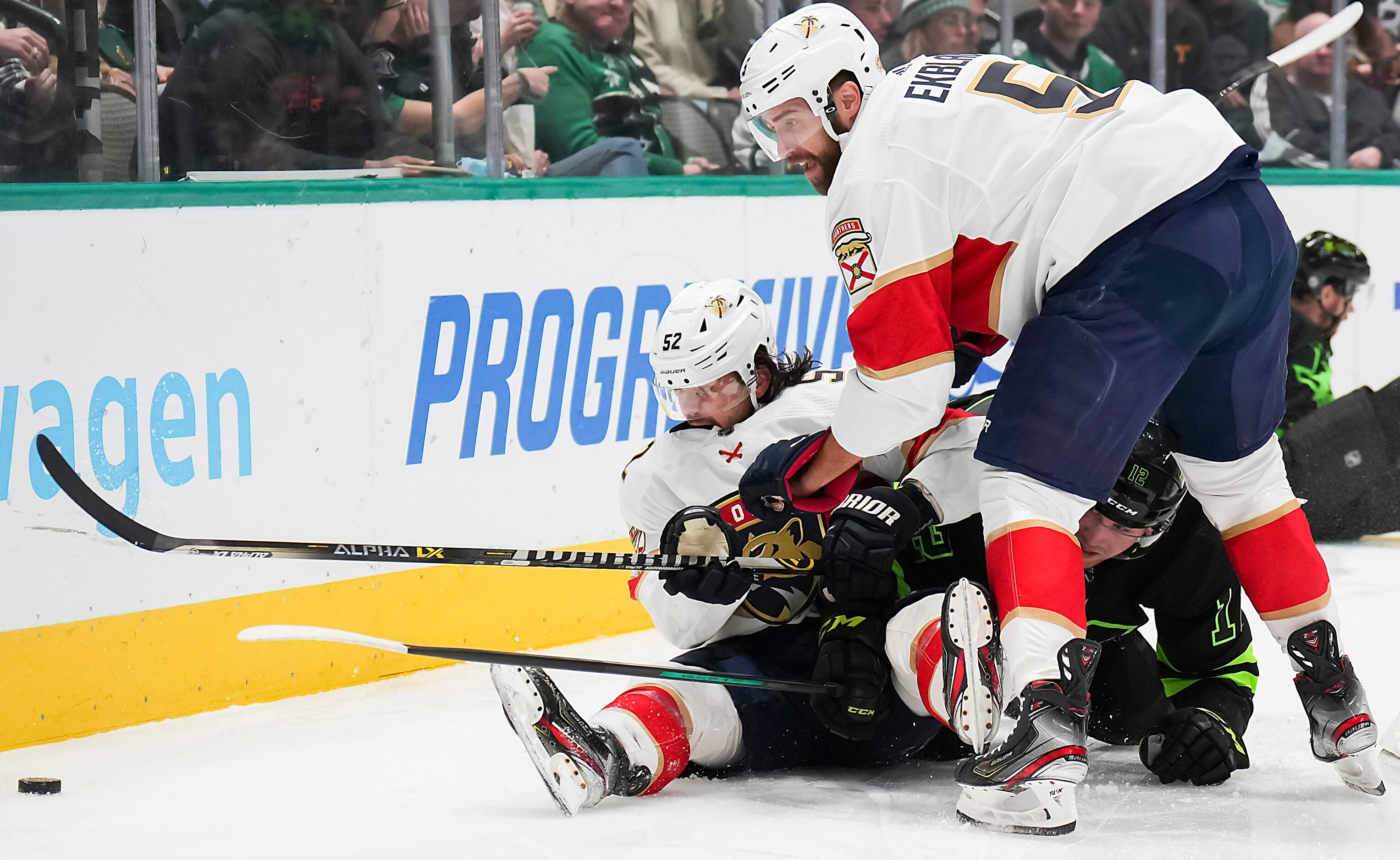 Dallas Stars center Radek Faksa (12) fights for the puck with Florida Panthers defenseman...