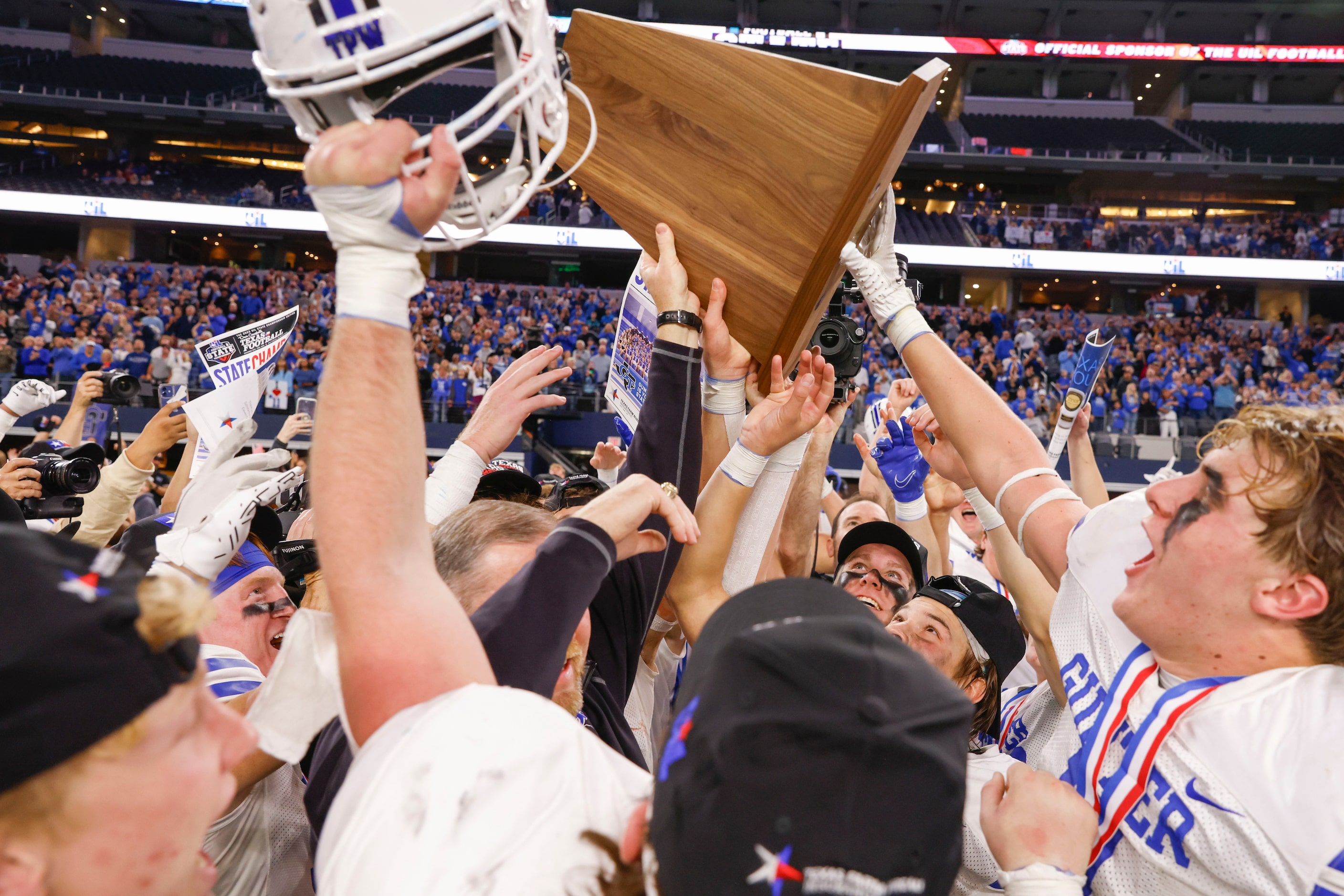 Gunter High players celebrate after winning the Class 3A Division II state championship game...