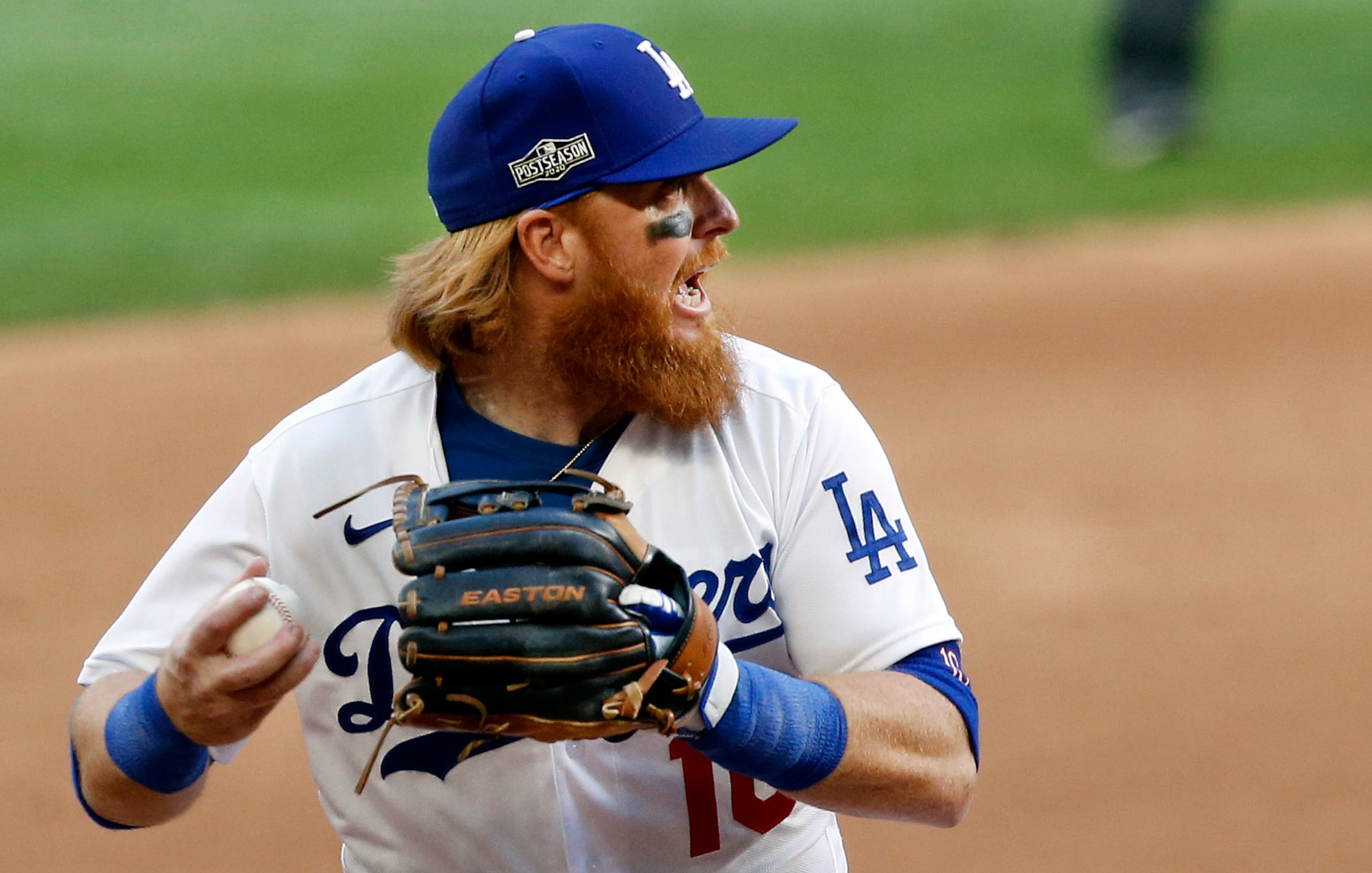 Los Angeles Dodgers third baseman Justin Turner (10) fields a ball hit by Atlanta Braves...