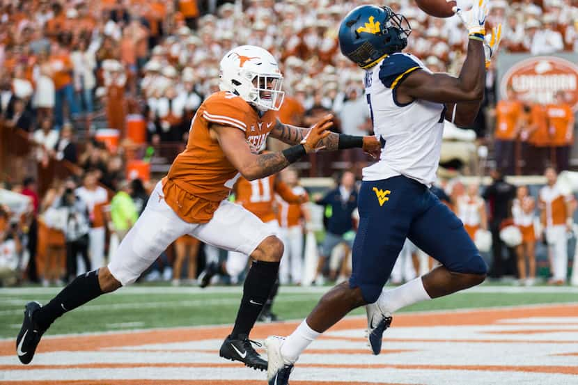 West Virginia Mountaineers wide receiver Gary Jennings Jr. (12) catches a pass in the...