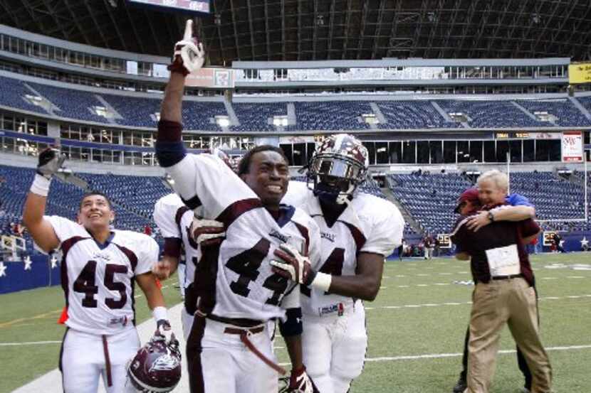 ORG XMIT: *S19211269* Rowlett defensive back Mica-el Mumba (44) celebrates with running back...