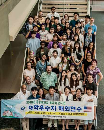 Students from Korea visit Richland College. Photo courtesy of Richland College. 